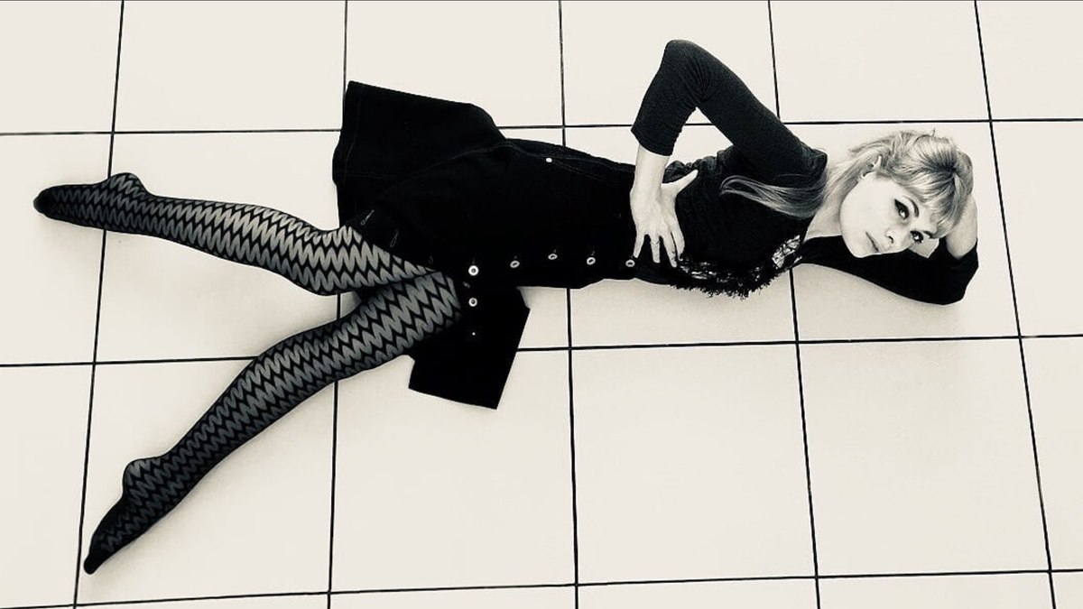 Luna Gritt porte des collants Gerbe modèle ZIG ZAG.